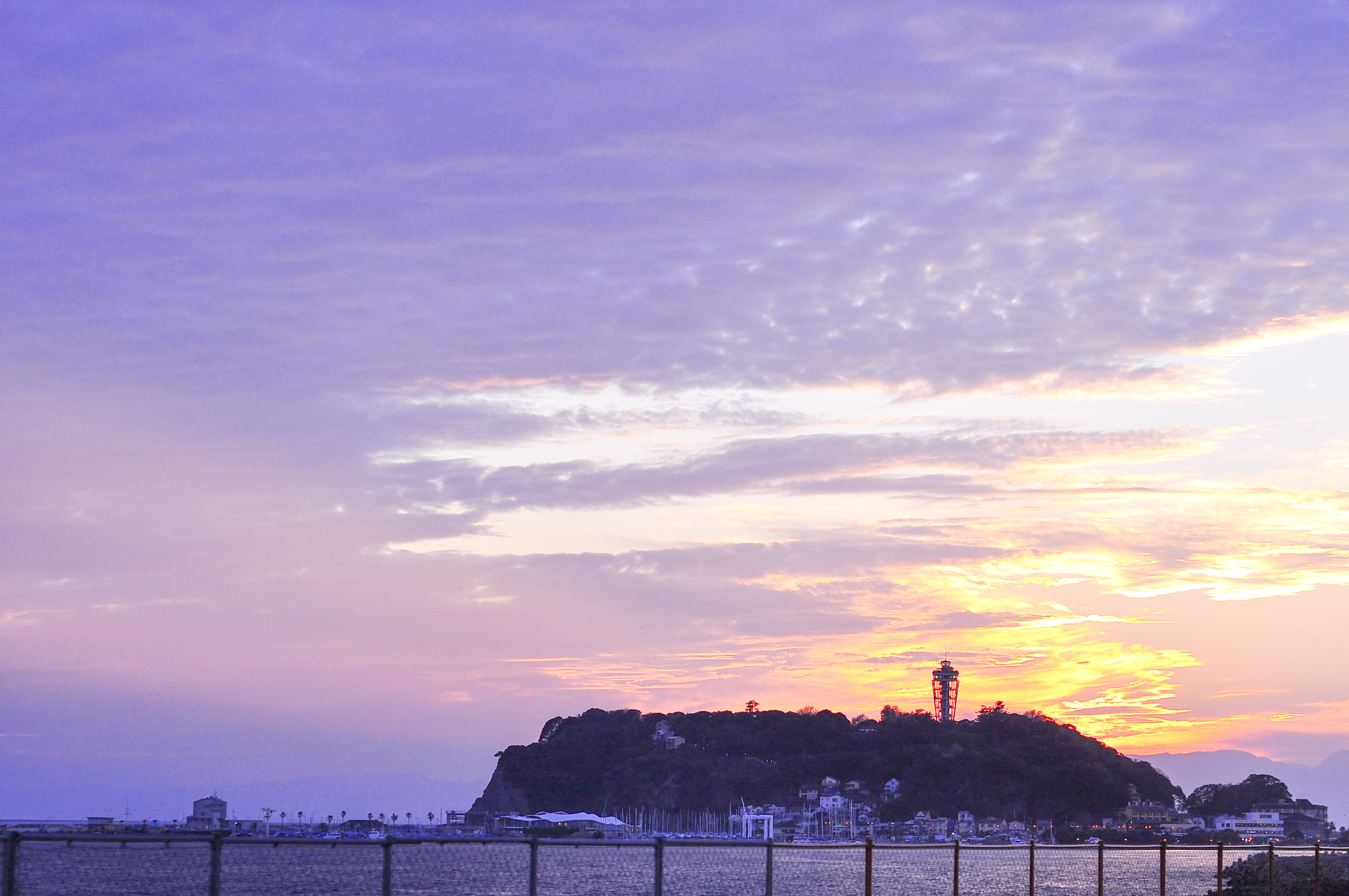 江ノ島の夕焼けのイメージ